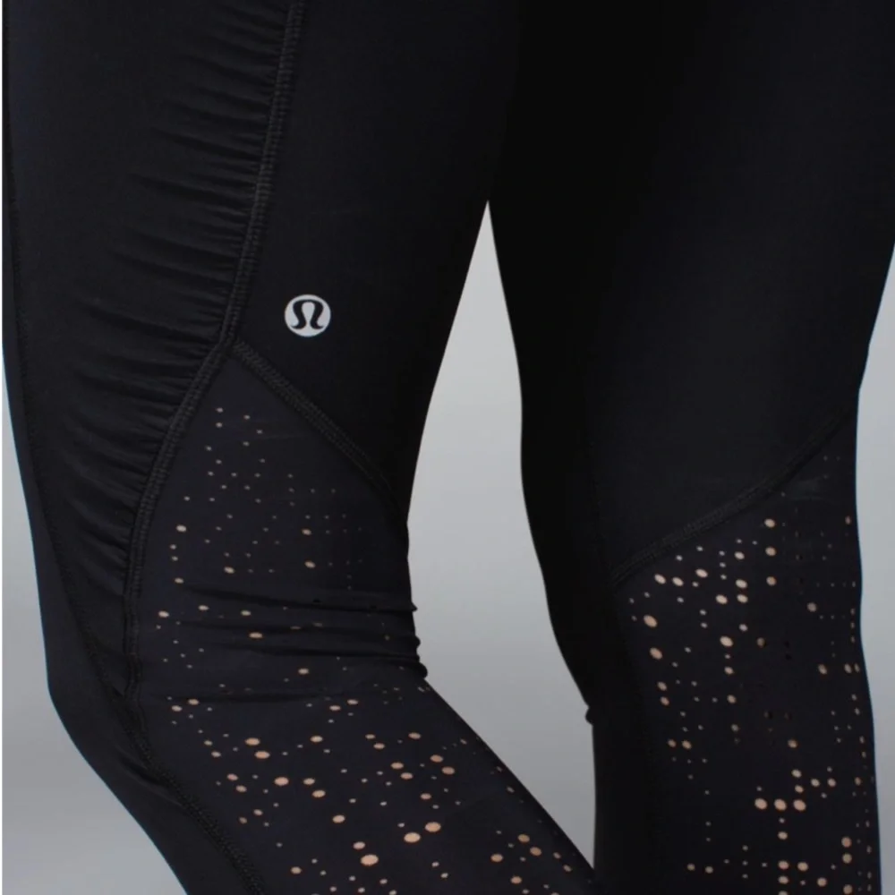 Lululemon Water Bound Crop
Black / Blue Tropics Size 6 - Picture 7 of 13
